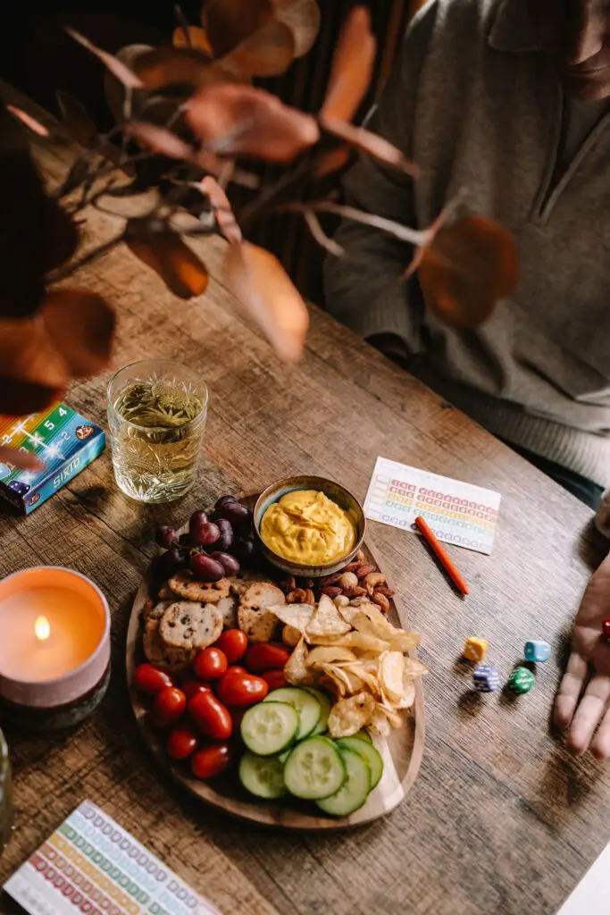 gast speelt spelletje bij Vakantiehuis Vosje op de Veluwe