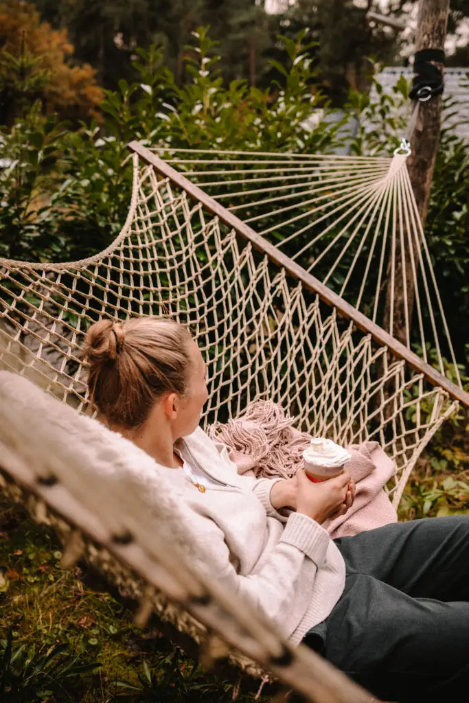 gast in hangmat vakantiehuis Vosje op de Veluwe